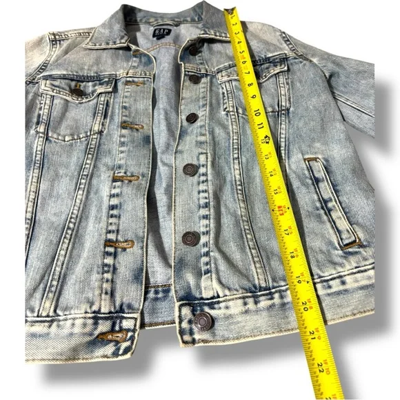 GAP Blue Light Wash Denim Slim Fit Button Front Closure Jacket With Four Pockets - Picture 8 of 16